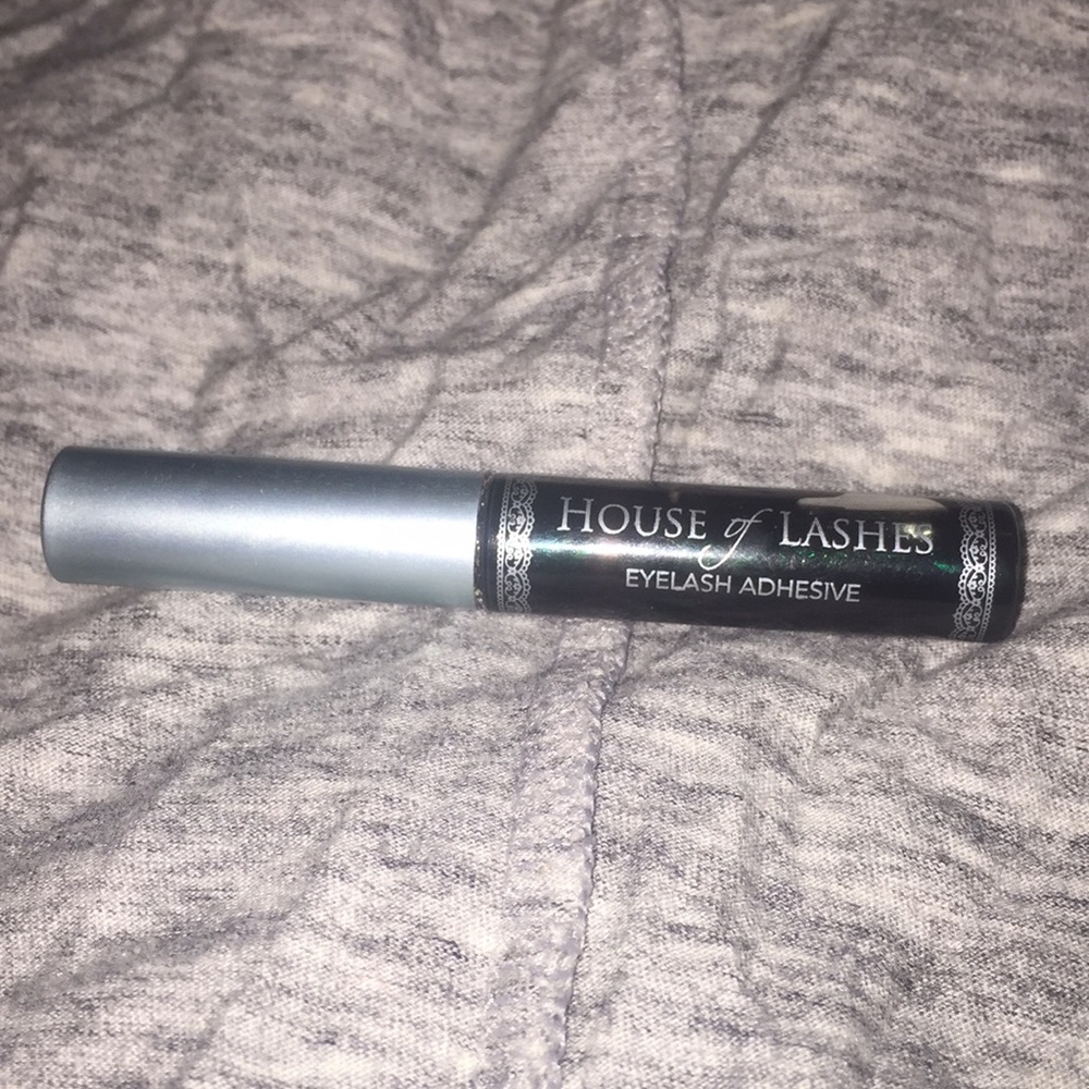 Eyelash glue